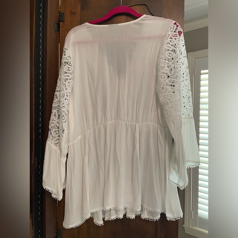 Torrid white tunic with lace - 1X - Picture 2 of 4